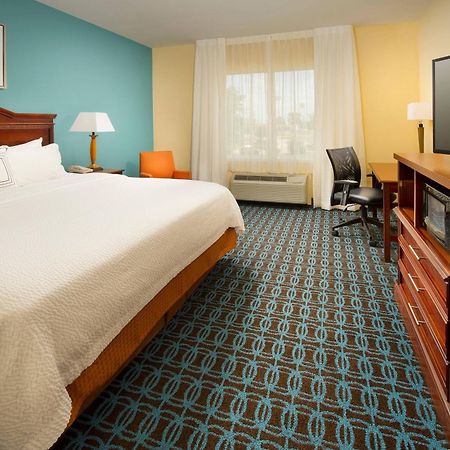 Fairfield Inn & Suites By Marriott Marshall Exterior photo